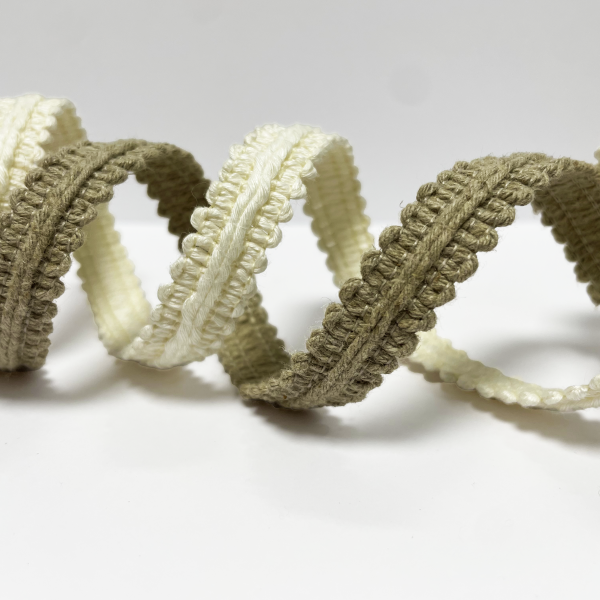 Border “eight” in natural colour for packaging, decoration or furnishings home